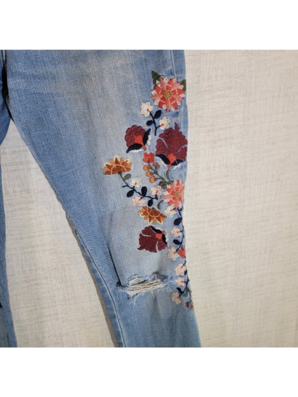 Abercrombie Fitch Harper Low Rise Ankle Jeans Womens 26 Distressed Embroidered - Picture 3 of 7